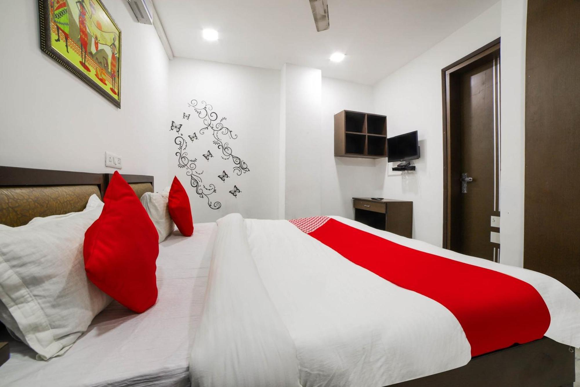 Hotel Seven S Delhi  Exterior photo