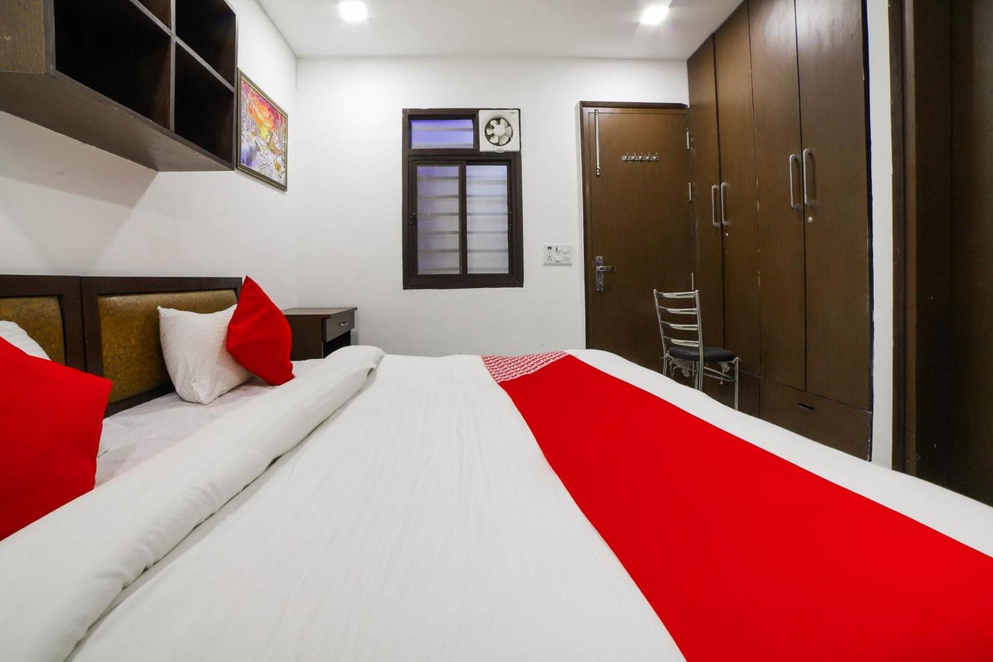 Hotel Seven S Delhi  Exterior photo